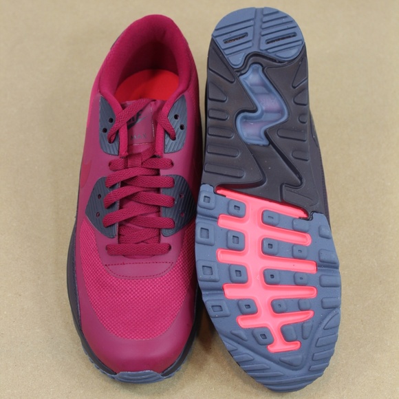 Nike Air Max 90 Ultra 2.0 Essential Athletic Shoe - Picture 6 of 7